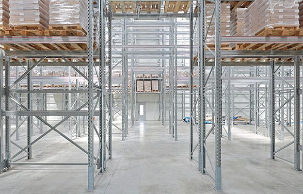 Double Deep pallet racking for industrial warehouse.